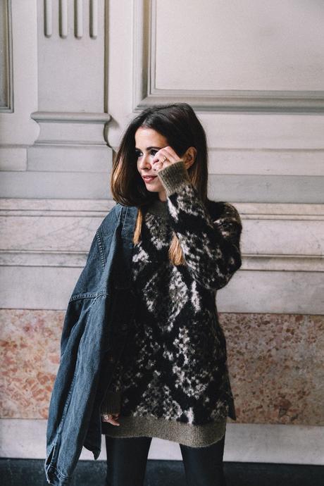 Edited-Oversize_knit-PS11-Proenza_Schouler-Leather_Leggings-Black_Heels-Denim_Vintage_Jacket-Levis-Outfit-Street_Style-Maria_Pascual_Earrings-9