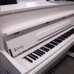 Las características de los pianos según su origen König-K-113-BP-11554-4-722x725