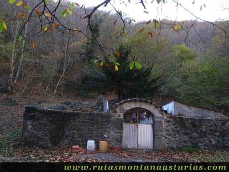 Senda Cartero, Peña Salón y Vibolines: Cementerio de Víboli