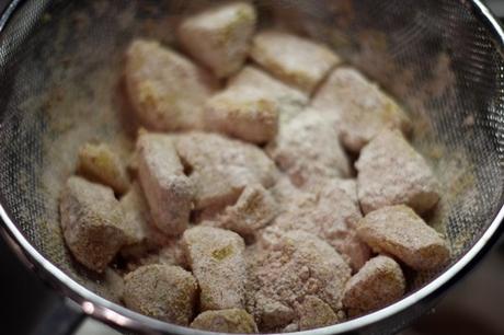 Salmón marinado en soja y miel con patatas especiadas al curry