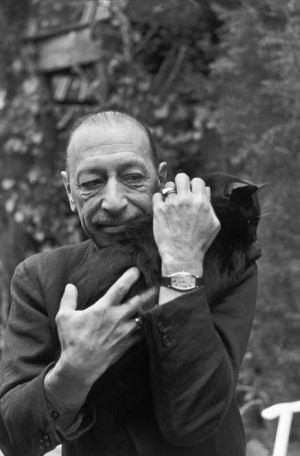 Igor Stravinsky y su gato California - Foto de Henri Cartier-Bresson (1947)