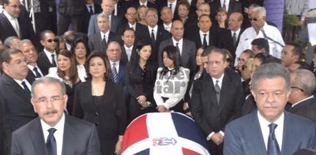 Danilo y Leonel en guardia de honor ante cuerpo Juan de Los Santos.