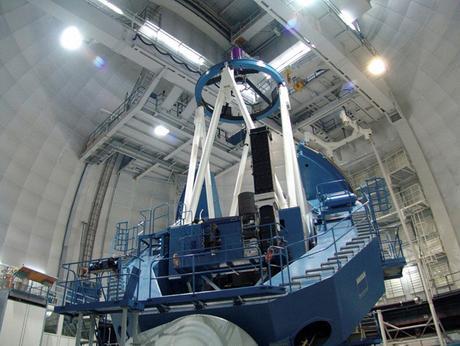 Telescopio Zeiss de 3.5m del Centro Astronómico Hispano-Alemán de Calar Alto (CAHA), donde está instalado el nuevo instrumento CARMENES para la búsqueda de exotierras. Crédito: Max-Planck-Institut für Astronomie.