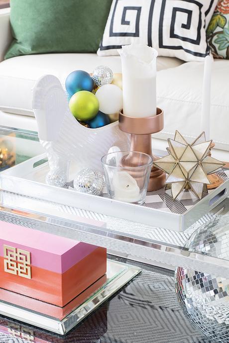 Navidad llena de color atrezzo mesa de centro