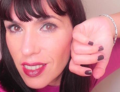 Estas fiestas, vas a brillar: Nácar y burdeos (look)