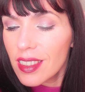 Estas fiestas, vas a brillar: Nácar y burdeos (look)