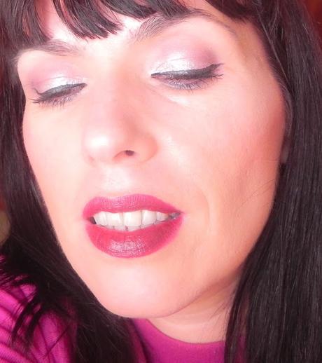 Estas fiestas, vas a brillar: Nácar y burdeos (look)