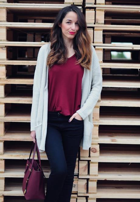 LOOK INFORMAL CON PRENDAS BÁSICAS