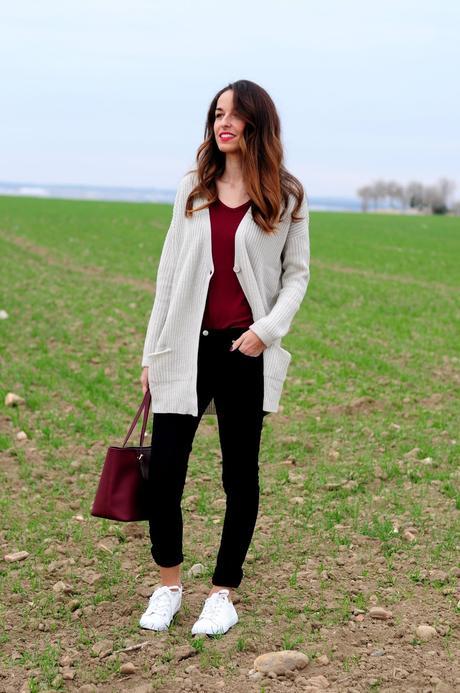 LOOK INFORMAL CON PRENDAS BÁSICAS