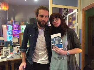 Firma de libros de Guille Galván