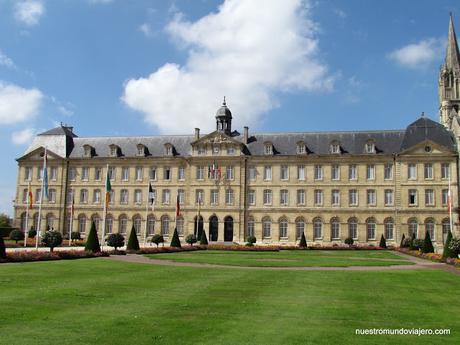 Caen; renacida desde los escombros