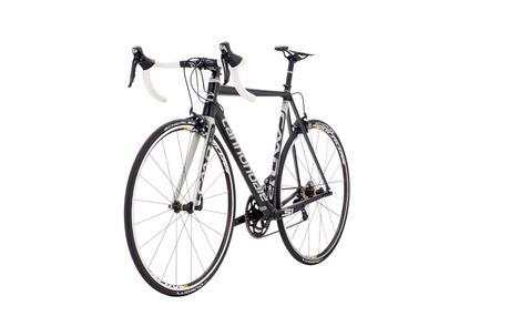Cannondale CAAD12 105, oferta de cotos accesible y que ofrece una maravillosa calidad de conducción C16_C13346M_PRM_360-9
