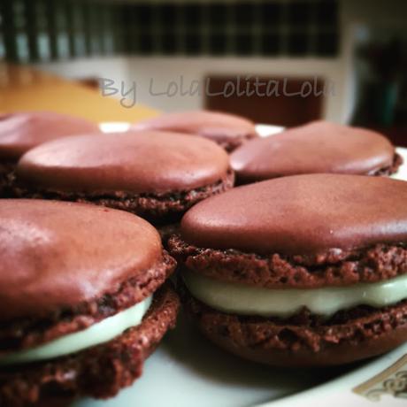 MACARONS DE CHOCOLATE RELLENOS DE CHOCOLATE BLANCO (Desafío en la cocina pero desafío....)