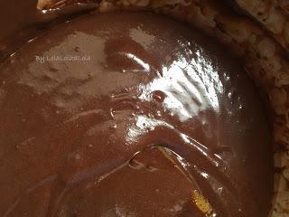 MACARONS DE CHOCOLATE RELLENOS DE CHOCOLATE BLANCO (Desafío en la cocina pero desafío....)