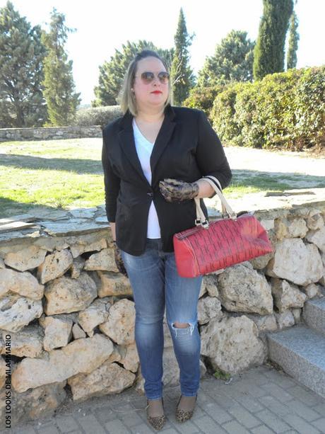 http://www.loslooksdemiarmario.com/2015/12/basic-chic-look-curvy.html
