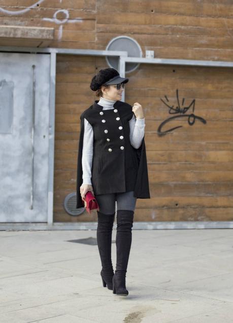 Look con Capa y botas por encima de la rodilla- Cape outfit with OTKB