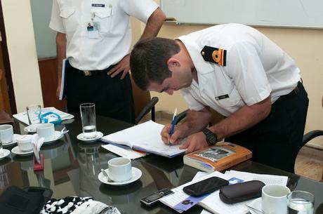 INTEGRANTES DEL PROYECTO ANTÁRTIDA REUNIDOS CON LOS JEFES DE LA DOCTACIÓN 2016 DE LA BASE ORCADAS