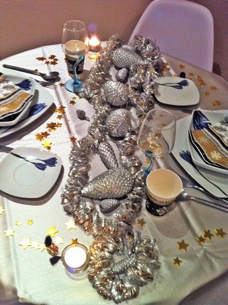 1 MESA 2 DECORACIONES