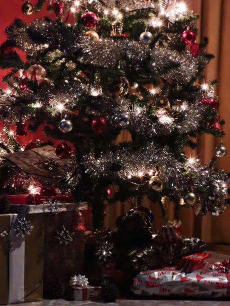 Roscos de vino, Saladitos, Galletas de jengibre, Turrón de chocolate ¡ Feliz Navidad !