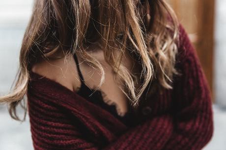 Burgundy_Cardigan-Oversize-Grey_Blazer-Grey_trousers-Isabel_Marant-Shoes-Chanel_Vintage_Bag-Lace_Bra-Layering_Necklaces-Maria_Pascual-Collage_Vintage-Outfit-Street_Style-56