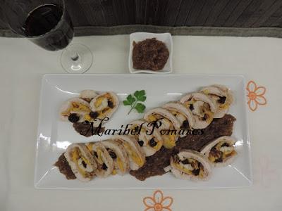 Pechuga de pavo rellena con cebolla caramelizada.