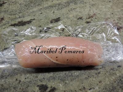 Pechuga de pavo rellena con cebolla caramelizada.