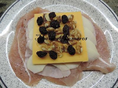 Pechuga de pavo rellena con cebolla caramelizada.