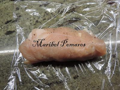 Pechuga de pavo rellena con cebolla caramelizada.