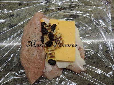 Pechuga de pavo rellena con cebolla caramelizada.