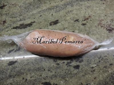 Pechuga de pavo rellena con cebolla caramelizada.