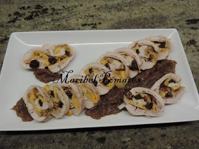 Pechuga de pavo rellena con cebolla caramelizada.