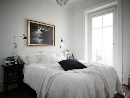 cocina nordica blanca negra chimenea sueca tradicional baldosas marroquies hidraulicas estilo sobrio elegante decoración decoración blanco y negro blog interiores nórdicos decoración salón decoración pisos pequeños cocina moderna estilo nórdico 