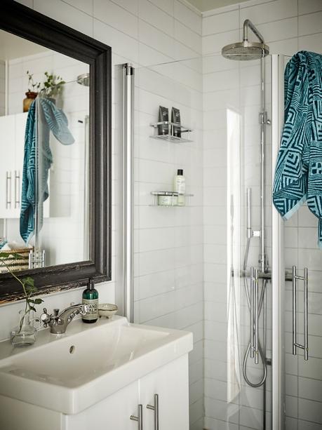 cocina nordica blanca negra chimenea sueca tradicional baldosas marroquies hidraulicas estilo sobrio elegante decoración decoración blanco y negro blog interiores nórdicos decoración salón decoración pisos pequeños cocina moderna estilo nórdico 