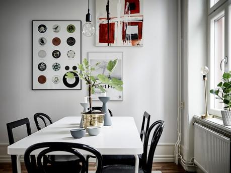 cocina nordica blanca negra chimenea sueca tradicional baldosas marroquies hidraulicas estilo sobrio elegante decoración decoración blanco y negro blog interiores nórdicos decoración salón decoración pisos pequeños cocina moderna estilo nórdico 