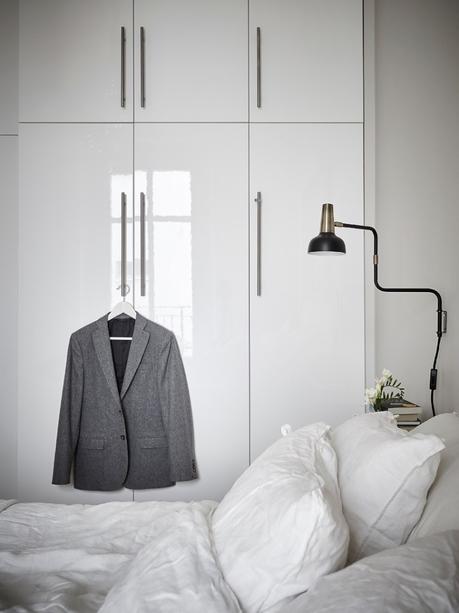 cocina nordica blanca negra chimenea sueca tradicional baldosas marroquies hidraulicas estilo sobrio elegante decoración decoración blanco y negro blog interiores nórdicos decoración salón decoración pisos pequeños cocina moderna estilo nórdico 