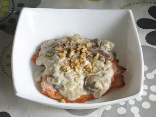 Lomo con salsa de setas y nueces