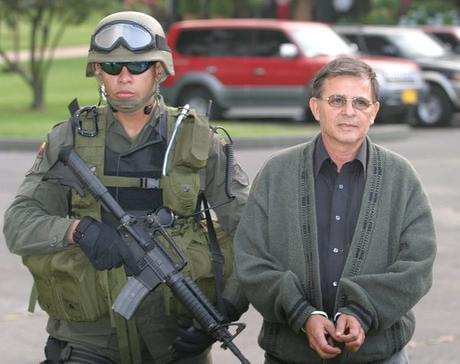 funcionarios venezolanos y FARC -ANONYMOUS-