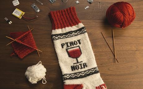 Netflix inventa unos calcetines que pausan la serie cuando te quedas dormido