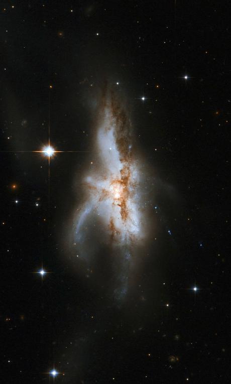 Dos galaxias en plena fusión