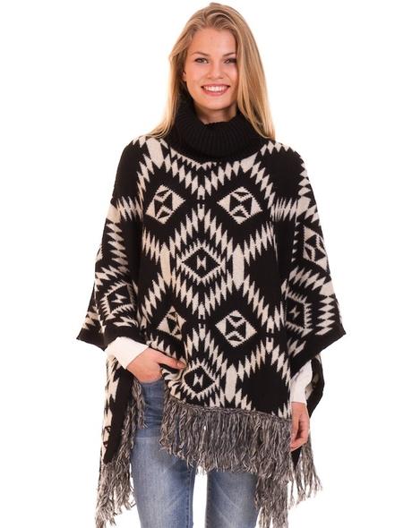 El poncho, una de las tendencias de la temporada