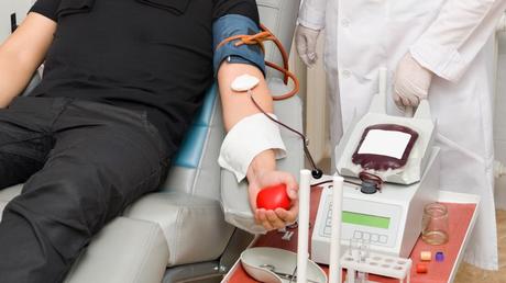 LOS HOMOSEXUALES PUEDEN DONAR SANGRE