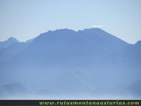 Ruta Pienzu por Mirador Fito y Biescona: Vista del Tiatordos desde el Pienzu