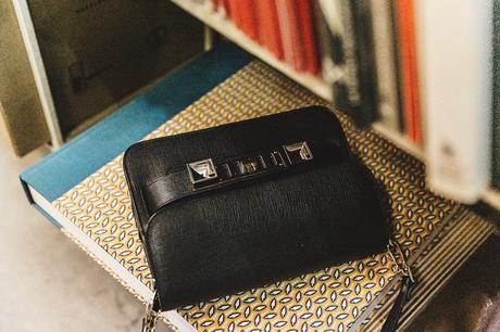 Edited-Snake_Effect_Blazer-Belted_Jacket-Striped_Top-Trousers-Outfit-Street_Style-45