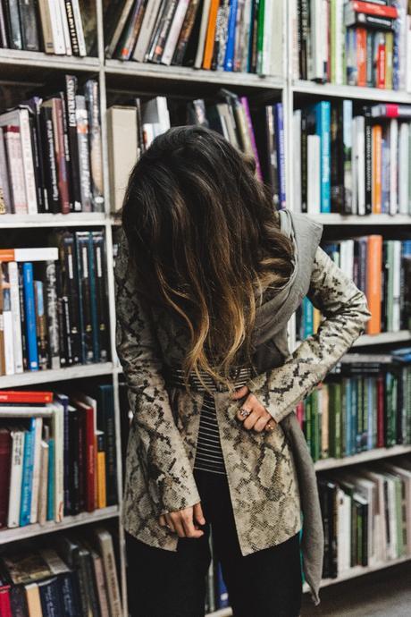 Edited-Snake_Effect_Blazer-Belted_Jacket-Striped_Top-Trousers-Outfit-Street_Style-5