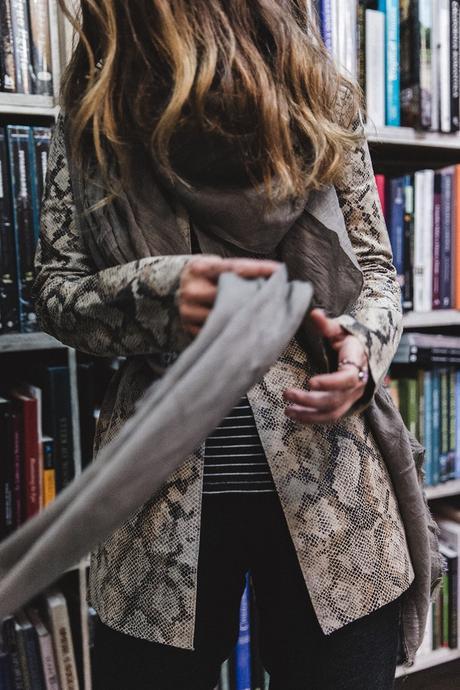 Edited-Snake_Effect_Blazer-Belted_Jacket-Striped_Top-Trousers-Outfit-Street_Style-17