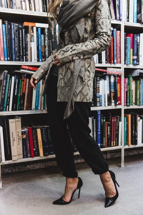 Edited-Snake_Effect_Blazer-Belted_Jacket-Striped_Top-Trousers-Outfit-Street_Style-6