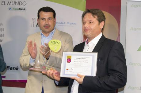 Manuel Arroyo recogiendo el Premio como Enólogo Insigne
