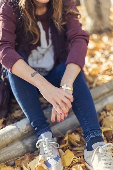 BURGUNDY AND BLUE COMFY LOOK