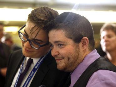 CARA Y CRUZ PARA EL LOBBY HOMOSEXUAL