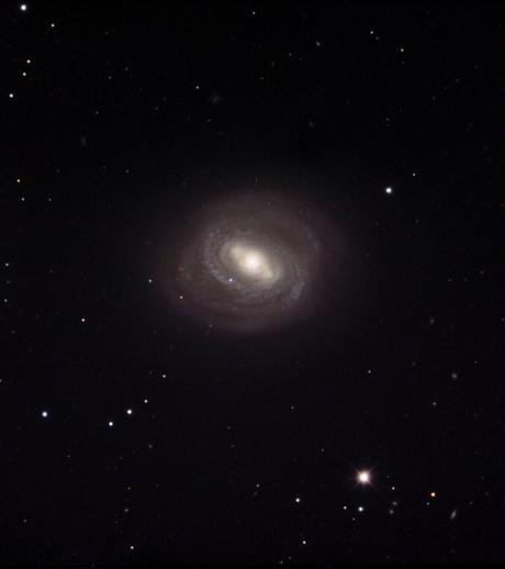 M58 una galaxia anémica